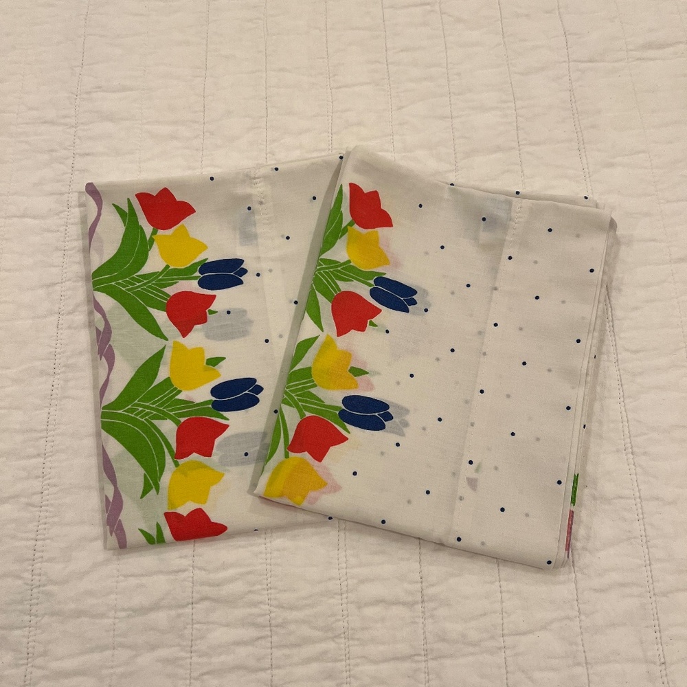 Vintage Floral Tulips Pillowcases Granny Core Farmhouse (2)--Standard Size - Picture 1 of 3